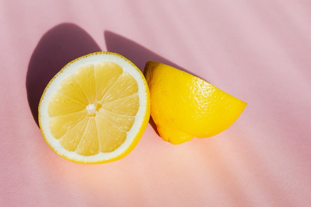 Kárpittisztítás citromlével - szigorúan tilos