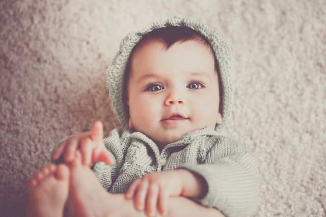 A kisbabák aranyosak, de veszélyesek a szőnyegre
